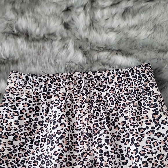 Urban Outfitters Women's Leopard Animal Print Elastic Waist Zipper Pants - Picture 3 of 7